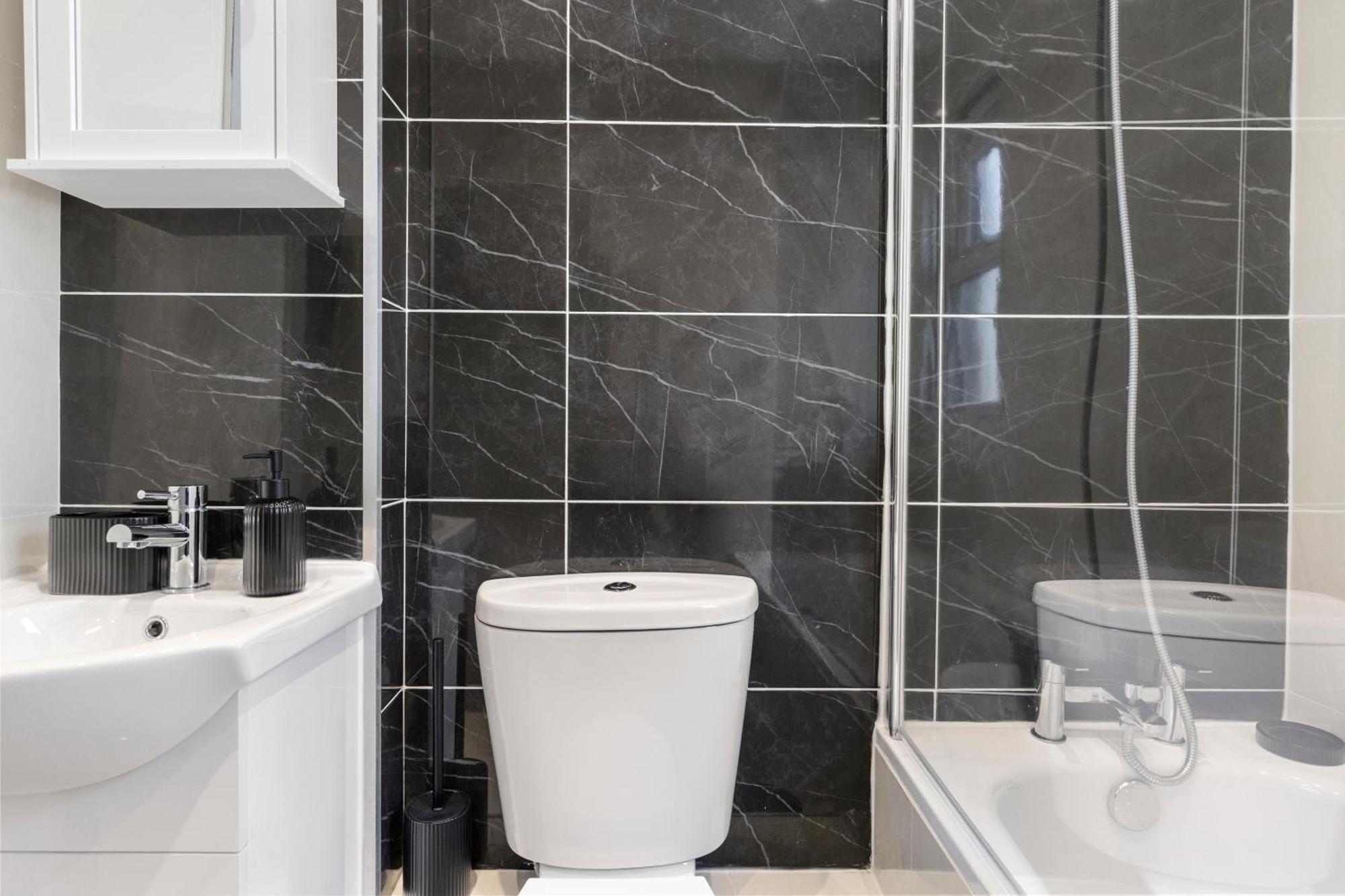 Wembley Luxury 3 Bedroom Apartment